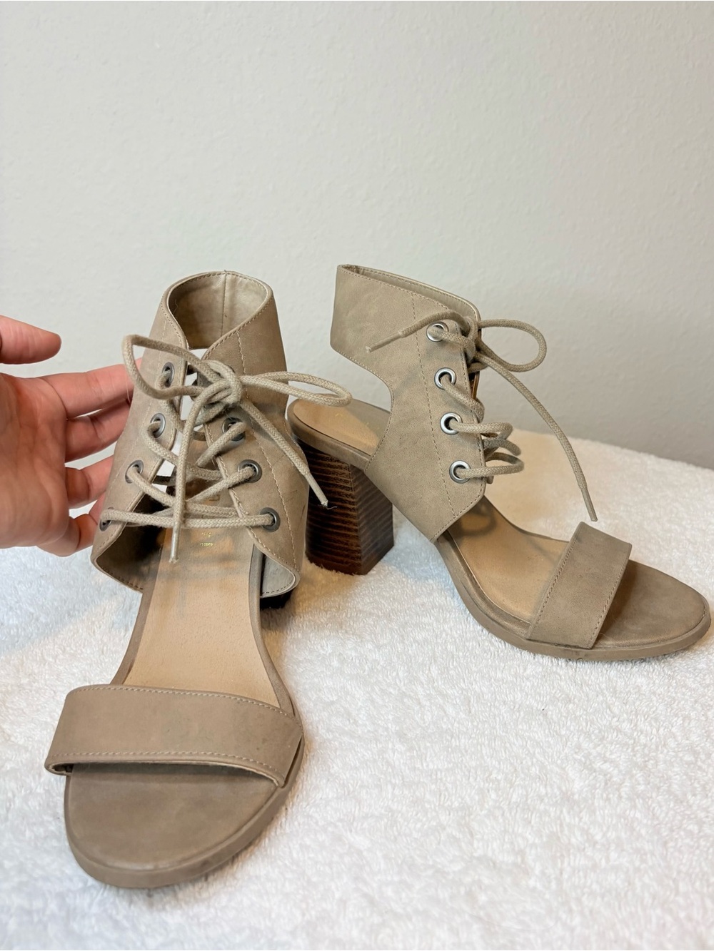 Lace-Up Block Heel Sandals - Taupe/Beige